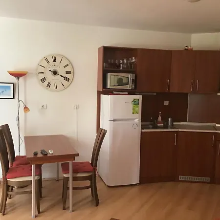 Sunnyseasons With Swimming Pool View Apartment